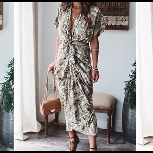 Short sleeve drape dress snake print